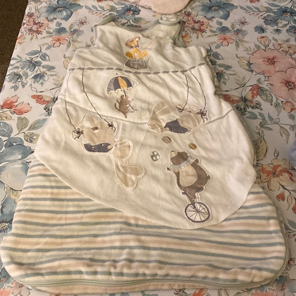 Pre loved little red newcomers 2.5 tog Sleep bag 6-18 months - Picture 1 of 3